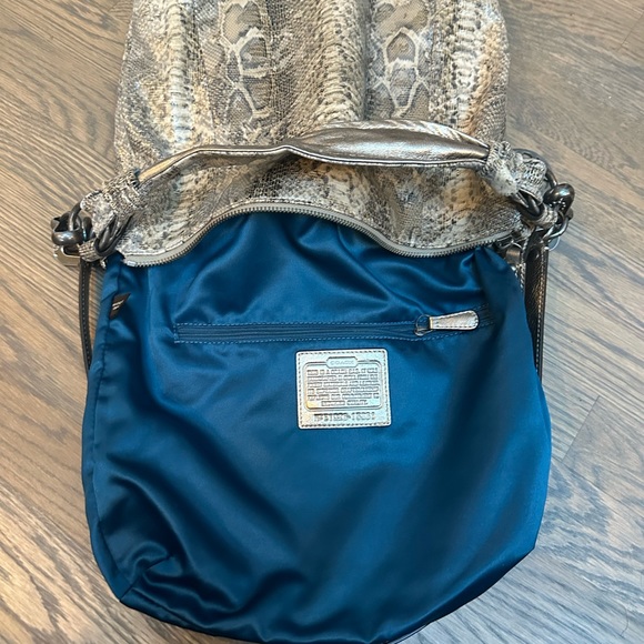 Coach embossed python look bag. In good condition with 2 charms - Picture 6 of 11